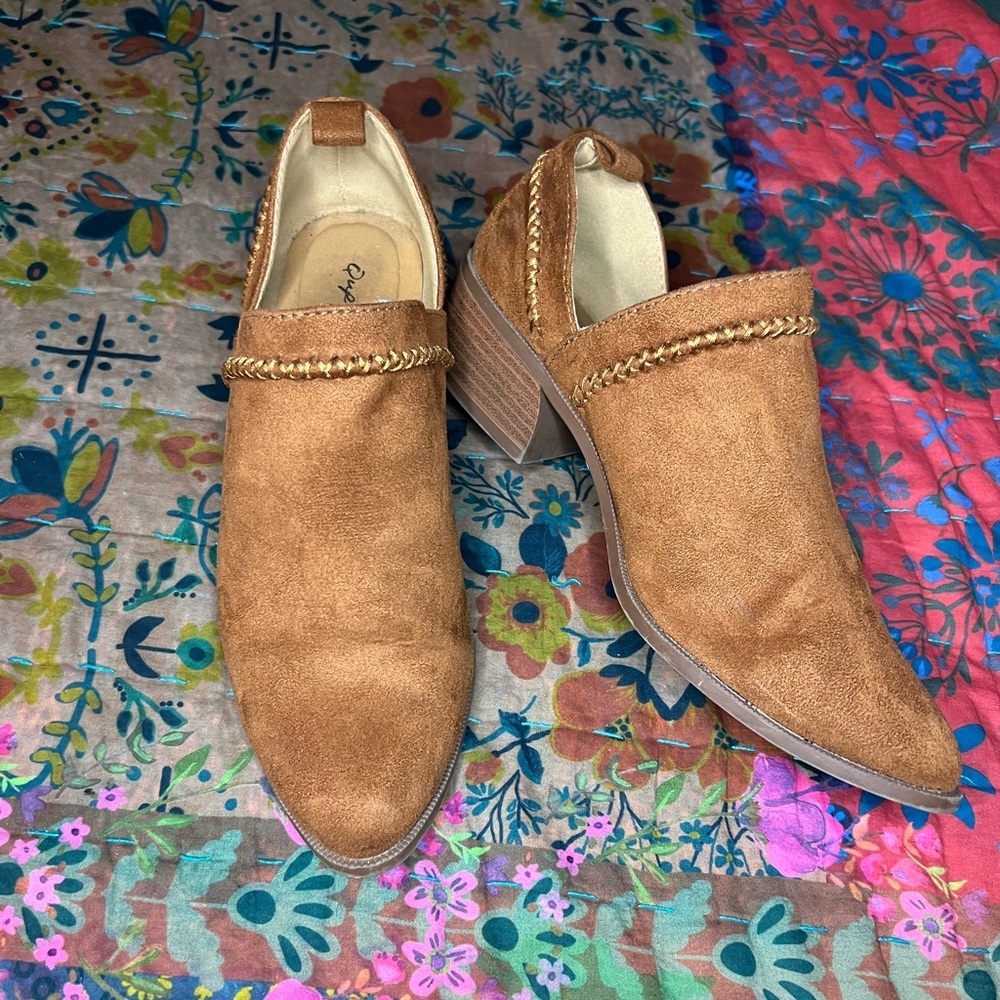 Qupid brown suede booties